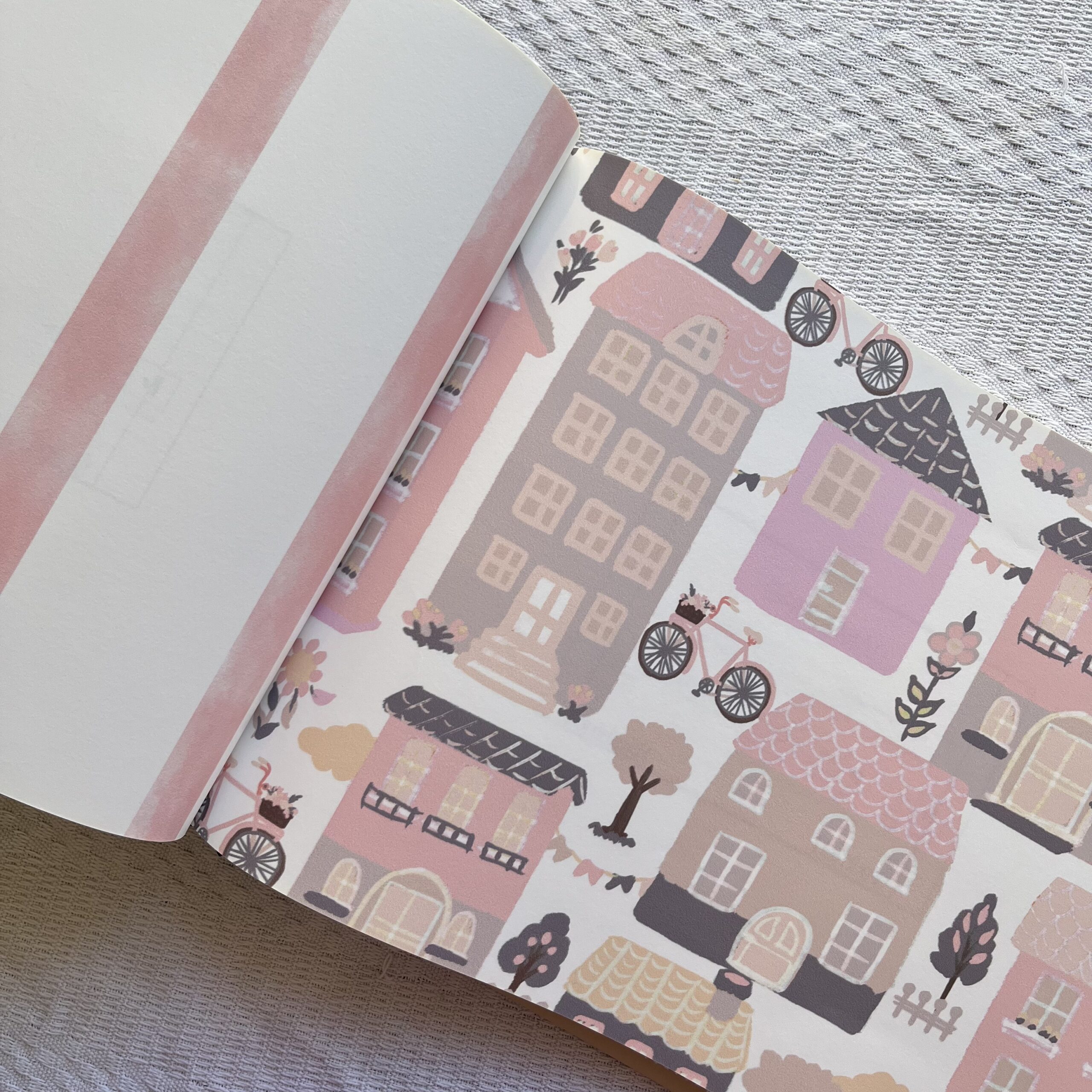 Papel De Parede Vila Rosa Claro - Imagem 2